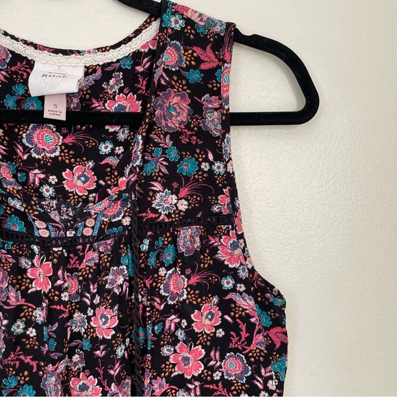 Knox Rose | Black and Pink Floral Pleated Tank | Size Small - Picture 5 of 11